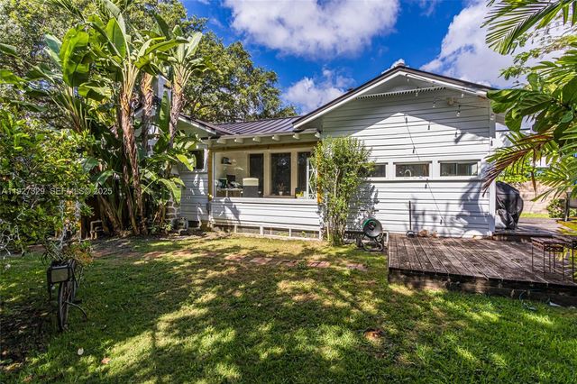 665 NE 120th St, Biscayne Park, FL 33161