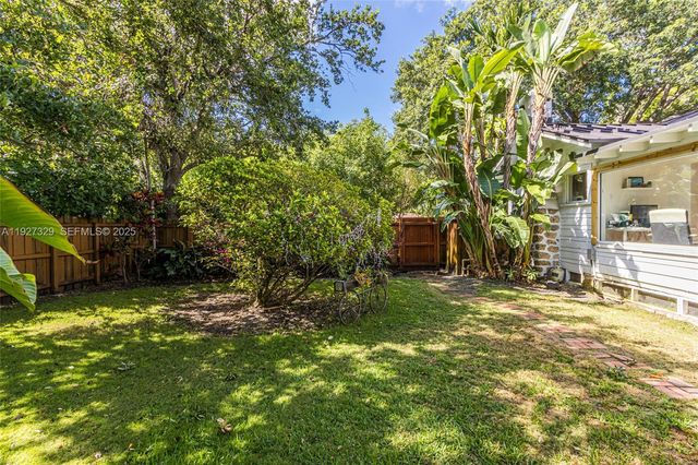 665 NE 120th St, Biscayne Park, FL 33161