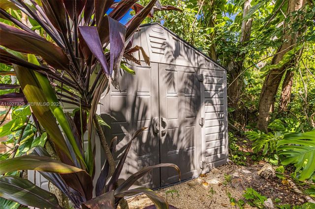 665 NE 120th St, Biscayne Park, FL 33161