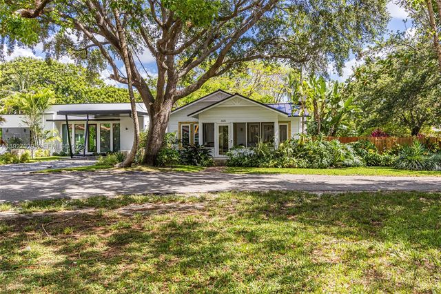 665 NE 120th St, Biscayne Park, FL 33161
