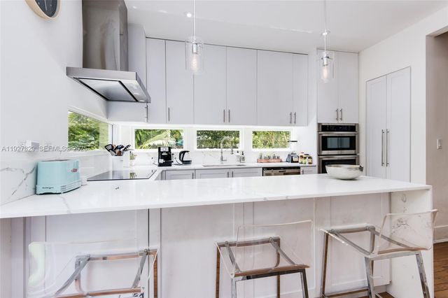 665 NE 120th St, Biscayne Park, FL 33161