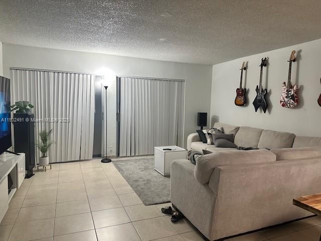 17911 NW 68th Ave P, Hialeah, FL 33015