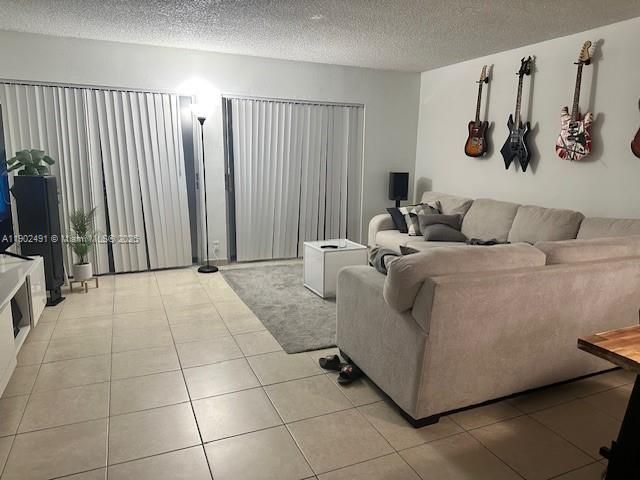 17911 NW 68th Ave P, Hialeah, FL 33015