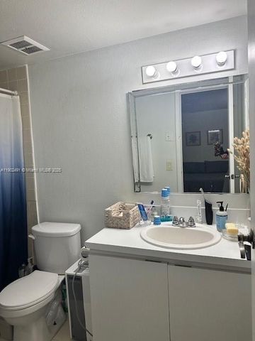 17911 NW 68th Ave P, Hialeah, FL 33015