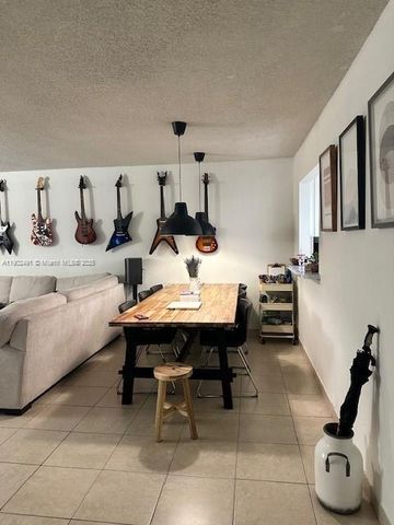 17911 NW 68th Ave P, Hialeah, FL 33015