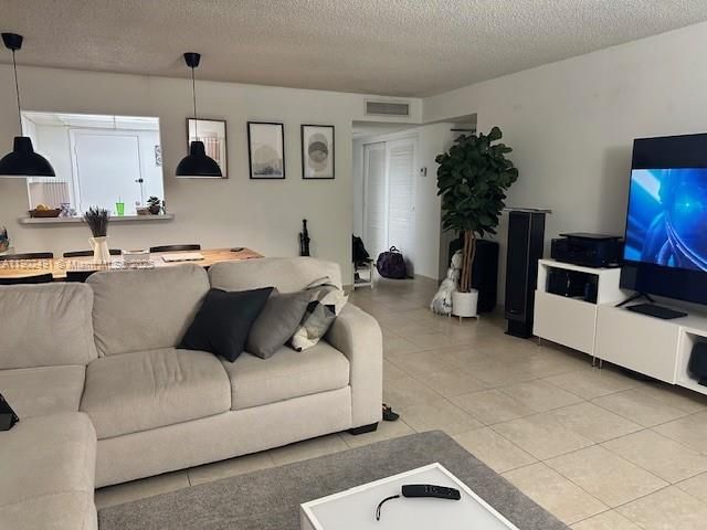 17911 NW 68th Ave P, Hialeah, FL 33015