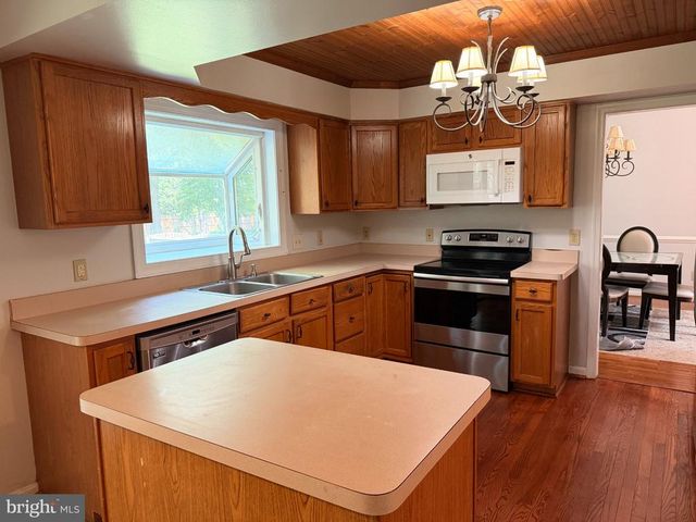 11926 WOODLAND VIEW DR, Fredericksburg, VA 22407