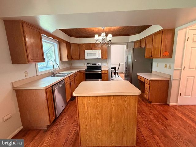 11926 WOODLAND VIEW DR, Fredericksburg, VA 22407