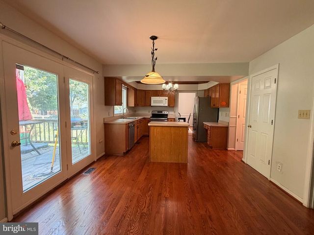 11926 WOODLAND VIEW DR, Fredericksburg, VA 22407