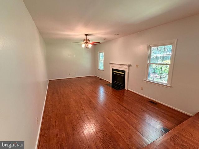 11926 WOODLAND VIEW DR, Fredericksburg, VA 22407