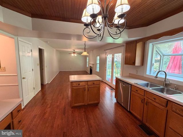 11926 WOODLAND VIEW DR, Fredericksburg, VA 22407