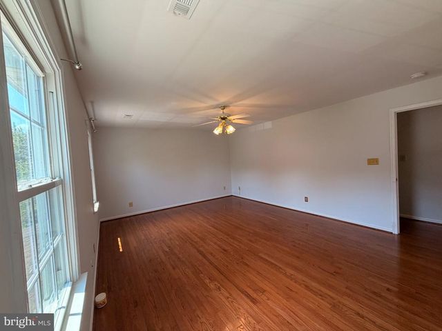 11926 WOODLAND VIEW DR, Fredericksburg, VA 22407