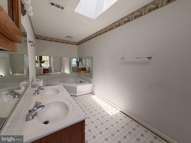 11926 WOODLAND VIEW DR, Fredericksburg, VA 22407