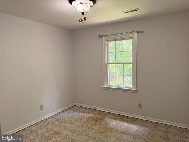 11926 WOODLAND VIEW DR, Fredericksburg, VA 22407