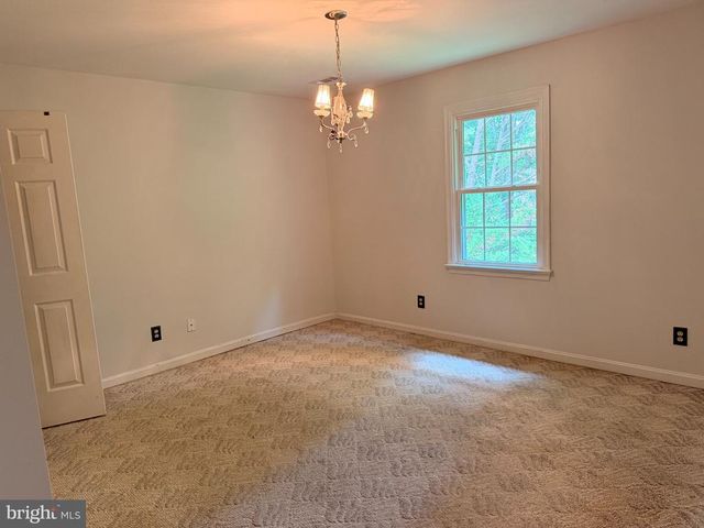11926 WOODLAND VIEW DR, Fredericksburg, VA 22407