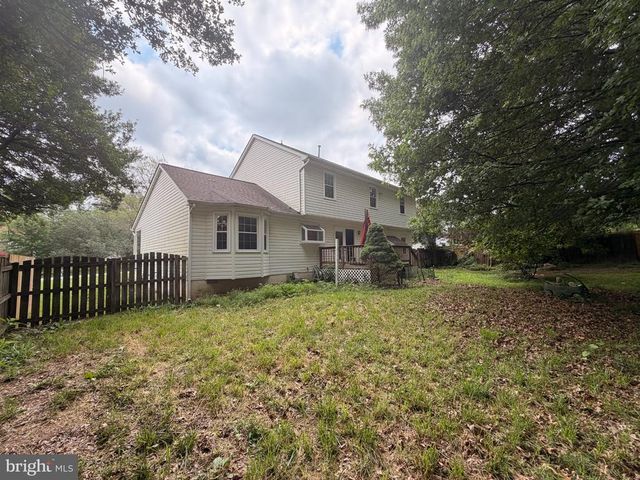 11926 WOODLAND VIEW DR, Fredericksburg, VA 22407