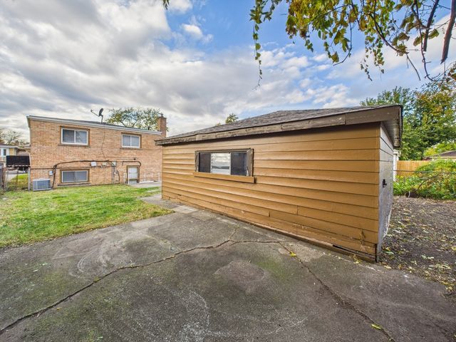 235 32nd Avenue, Bellwood, IL 60104