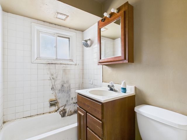 235 32nd Avenue, Bellwood, IL 60104