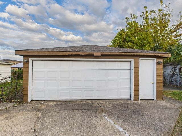 235 32nd Avenue, Bellwood, IL 60104