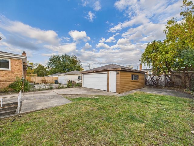 235 32nd Avenue, Bellwood, IL 60104