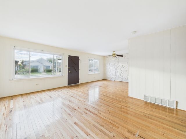 235 32nd Avenue, Bellwood, IL 60104