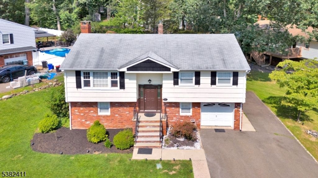 70 Highland Rd, North Haledon Boro, NJ 07508