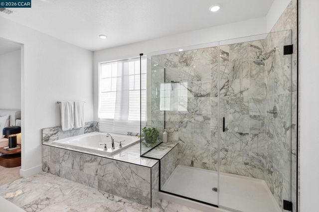 2529 Lake Club Dr, Fairfield, CA 94533