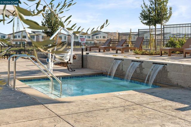 2529 Lake Club Dr, Fairfield, CA 94533