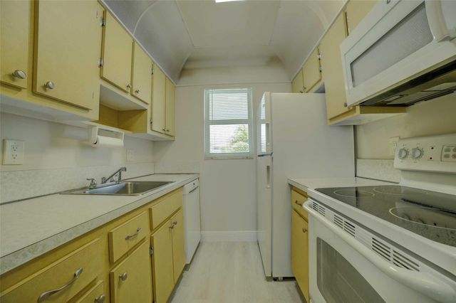 1802 Ocean Drive 112, Boynton Beach, FL 33426