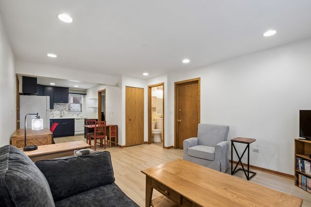 7310 N HARLEM Street 102, Chicago, IL 60631