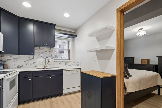 7310 N HARLEM Street 102, Chicago, IL 60631