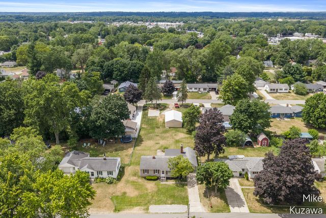 3901 Suburban Shores Drive Ne, Plainfield Twp, MI 49525