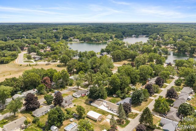 3901 Suburban Shores Drive Ne, Plainfield Twp, MI 49525