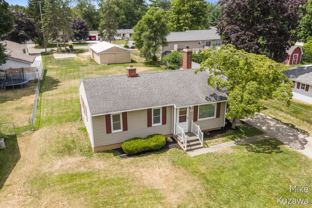3901 Suburban Shores Drive Ne, Plainfield Twp, MI 49525