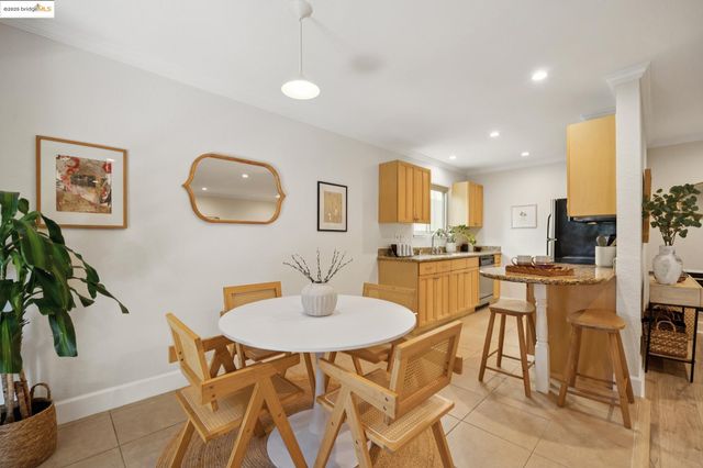 55 Fairmount Ave 215, Oakland, CA 94611