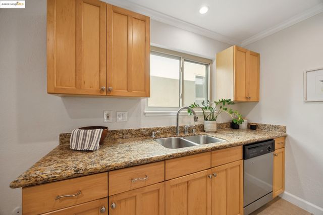 55 Fairmount Ave 215, Oakland, CA 94611