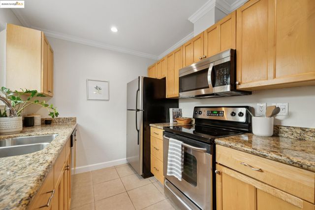 55 Fairmount Ave 215, Oakland, CA 94611