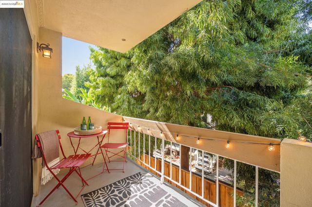 55 Fairmount Ave 215, Oakland, CA 94611