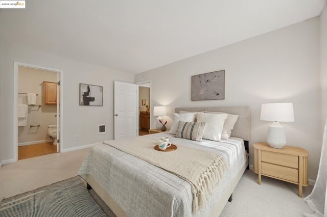 55 Fairmount Ave 215, Oakland, CA 94611