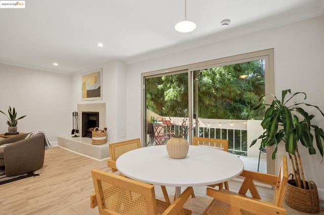 55 Fairmount Ave 215, Oakland, CA 94611