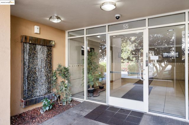 55 Fairmount Ave 215, Oakland, CA 94611