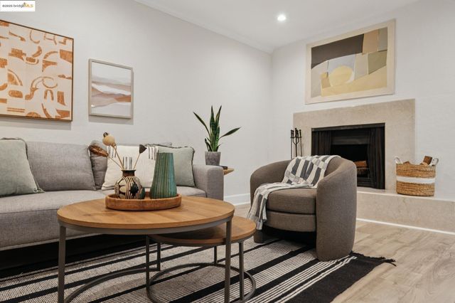 55 Fairmount Ave 215, Oakland, CA 94611