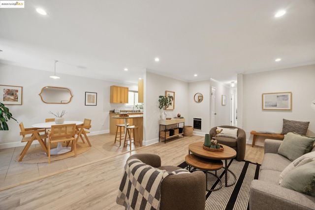 55 Fairmount Ave 215, Oakland, CA 94611