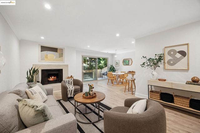 55 Fairmount Ave 215, Oakland, CA 94611