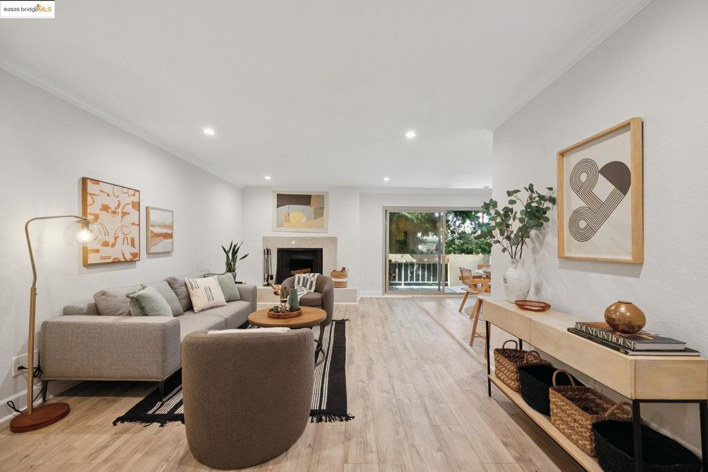 55 Fairmount Ave 215, Oakland, CA 94611