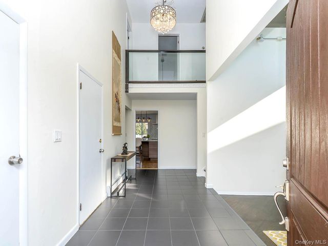 127 Cow Neck Road, Port Washington, NY 11050