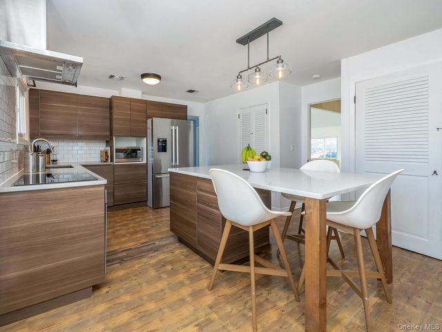 127 Cow Neck Road, Port Washington, NY 11050