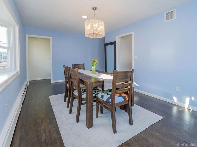 127 Cow Neck Road, Port Washington, NY 11050