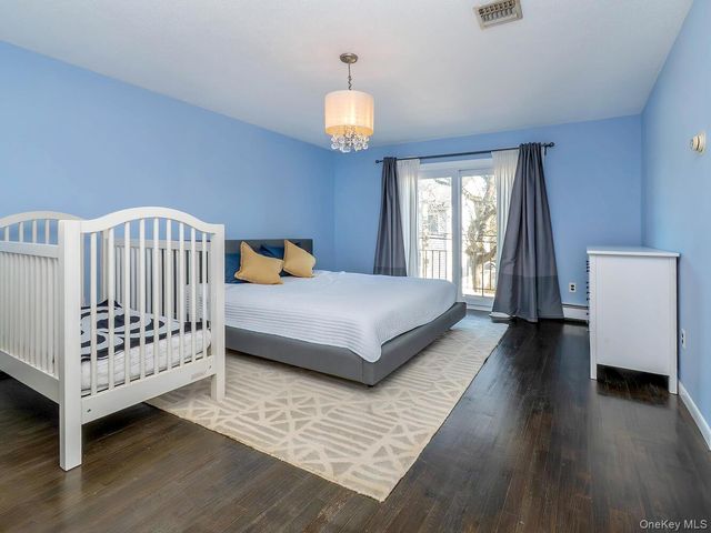 127 Cow Neck Road, Port Washington, NY 11050