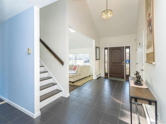 127 Cow Neck Road, Port Washington, NY 11050